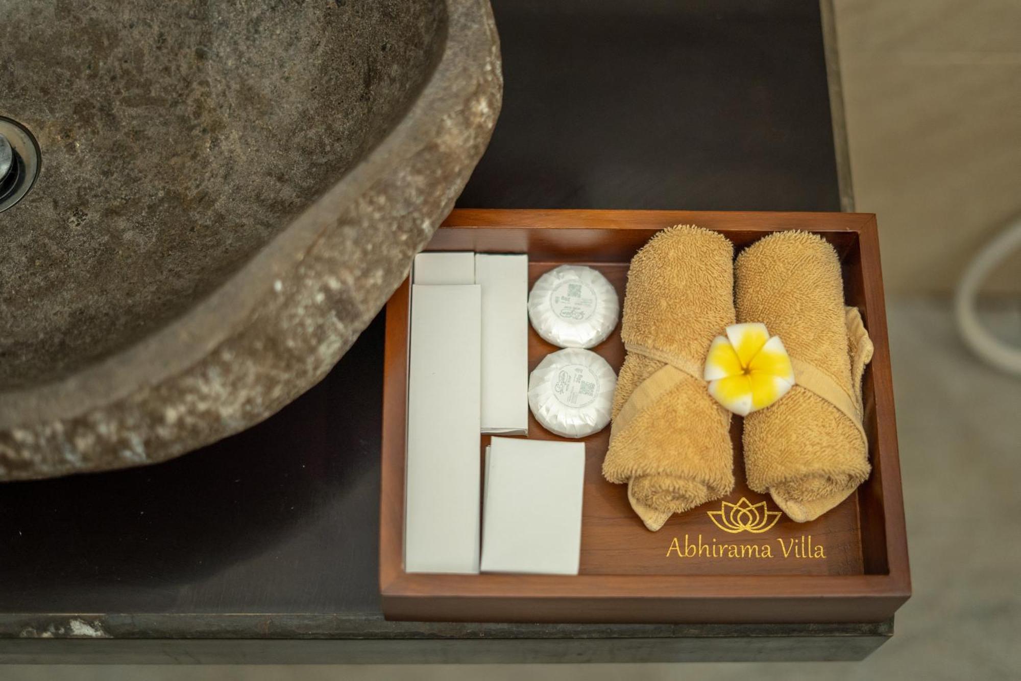 Abhirama Villas And Spa Убуд Екстериор снимка